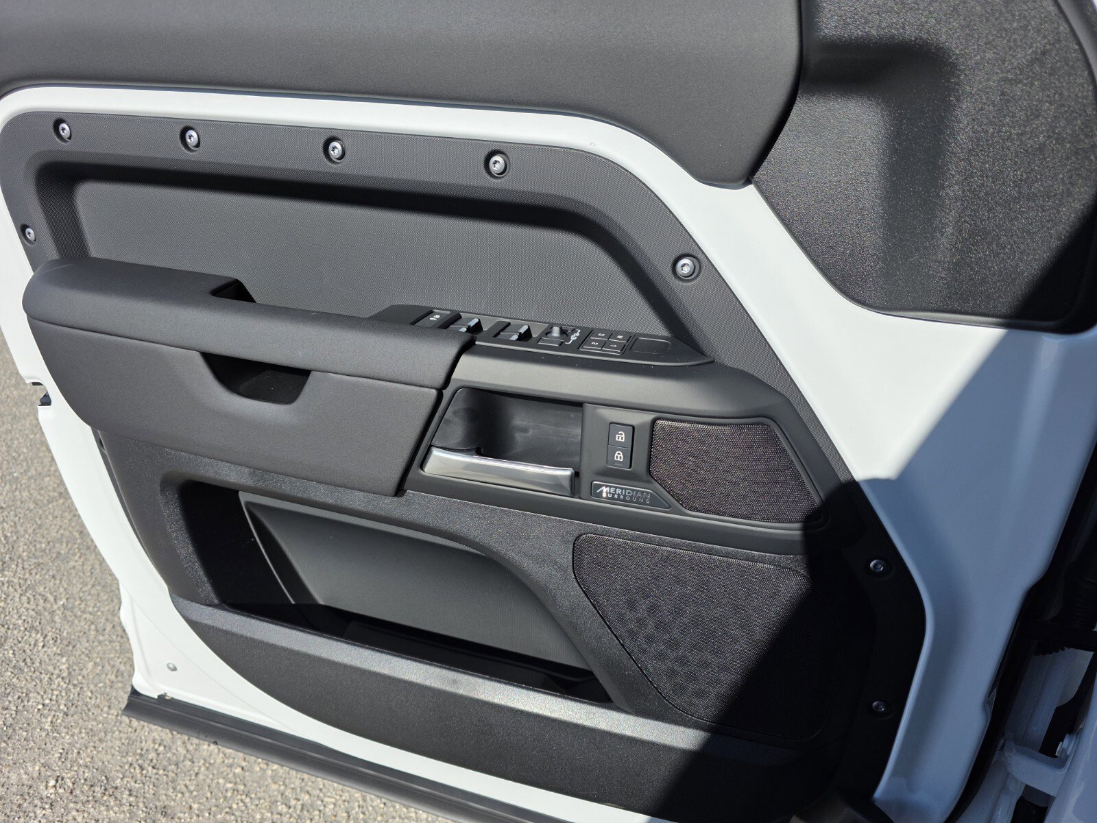 New 2026 Land Rover Defender 110 X-Dynamic SE image 16