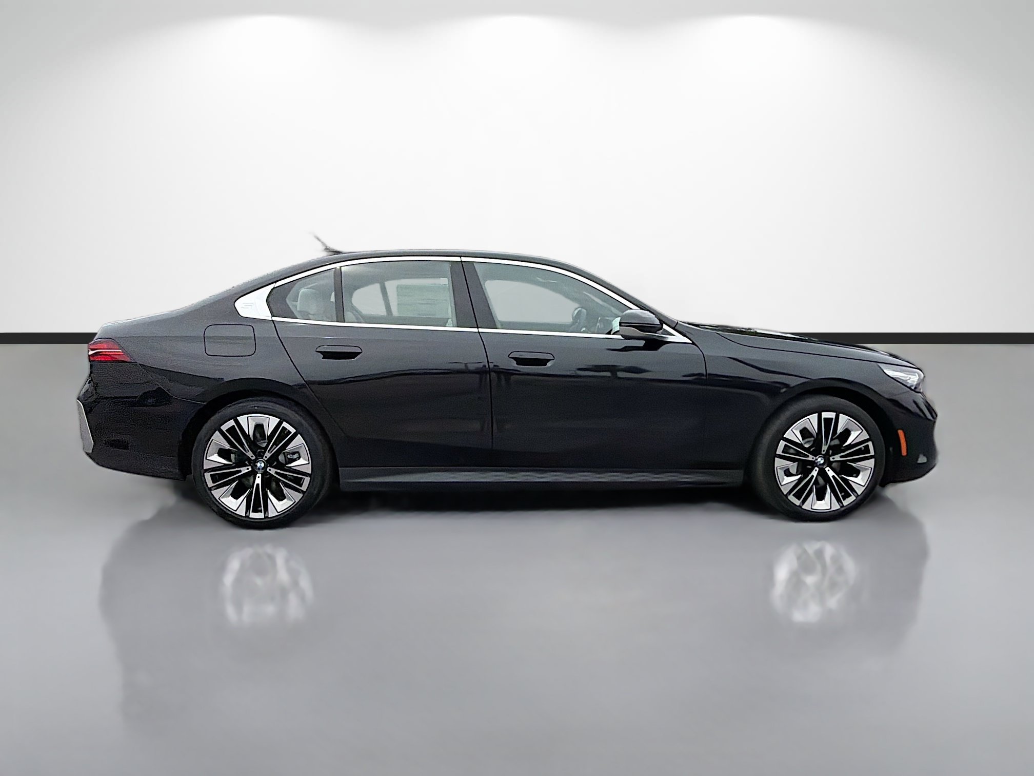 New 2027 BMW 530i RWD image 2