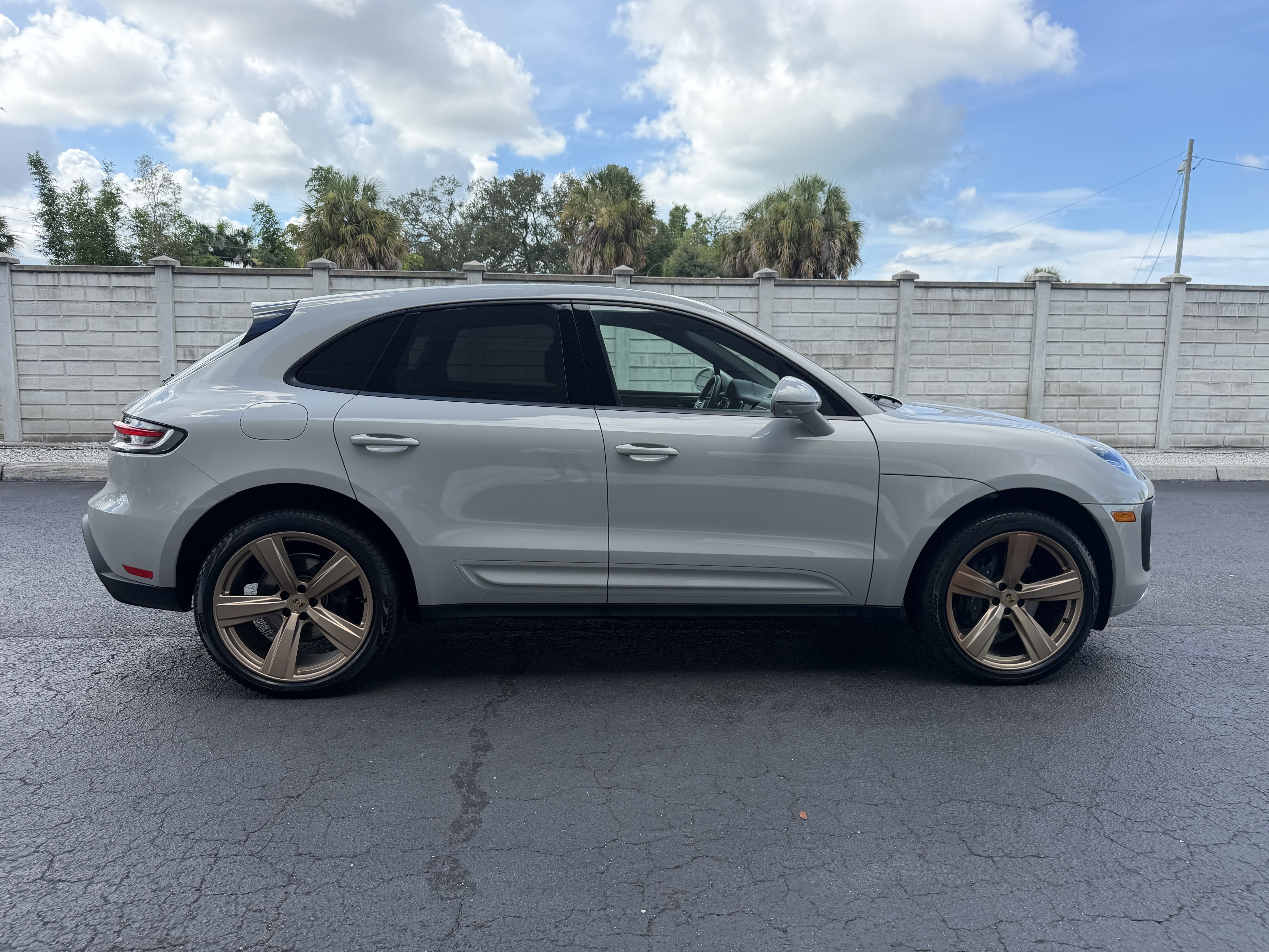 Certified 2023 Porsche Macan AWD/4WD image 7