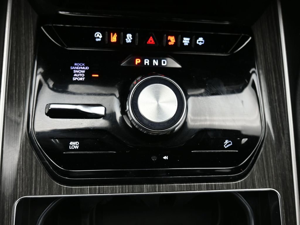 Used 2022 Jeep Wagoneer Series III w/ Flexible Seating Group image 28