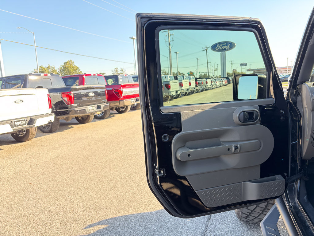 Used 2008 Jeep Wrangler Unlimited Rubicon w/ PWR Convenience Group AWD/4WD image 10