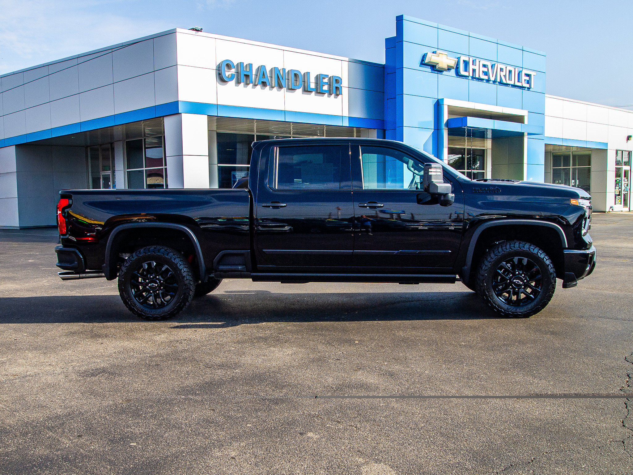 New 2026 Chevrolet Silverado 2500 High Country w/ Midnight Edition AWD/4WD image 8