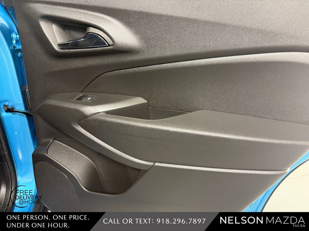 Used 2025 Chevrolet Trax RS w/ Driver Confidence Package image 39