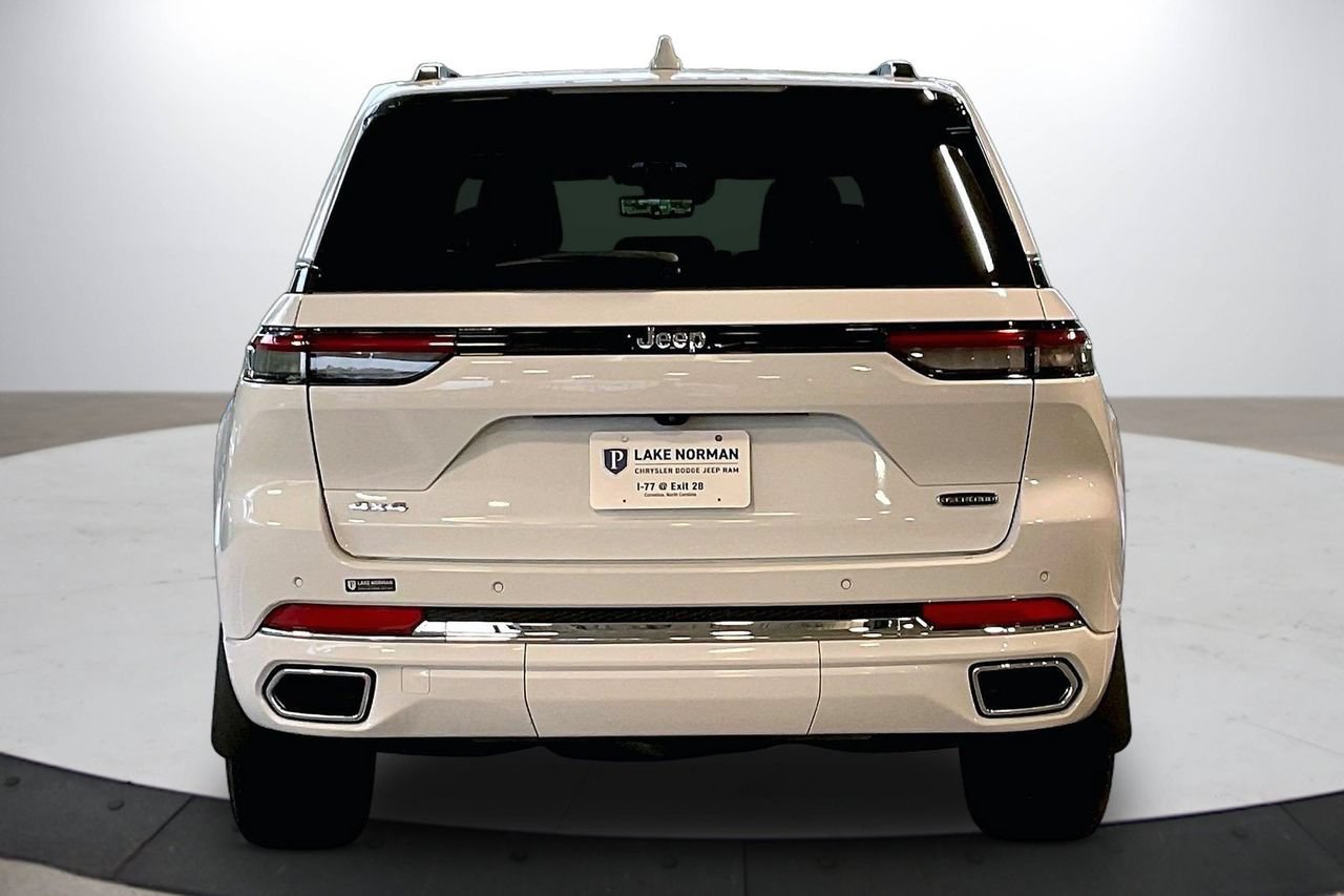 Certified 2022 Jeep Grand Cherokee Overland w/ Luxury Tech Group IV AWD/4WD image 8