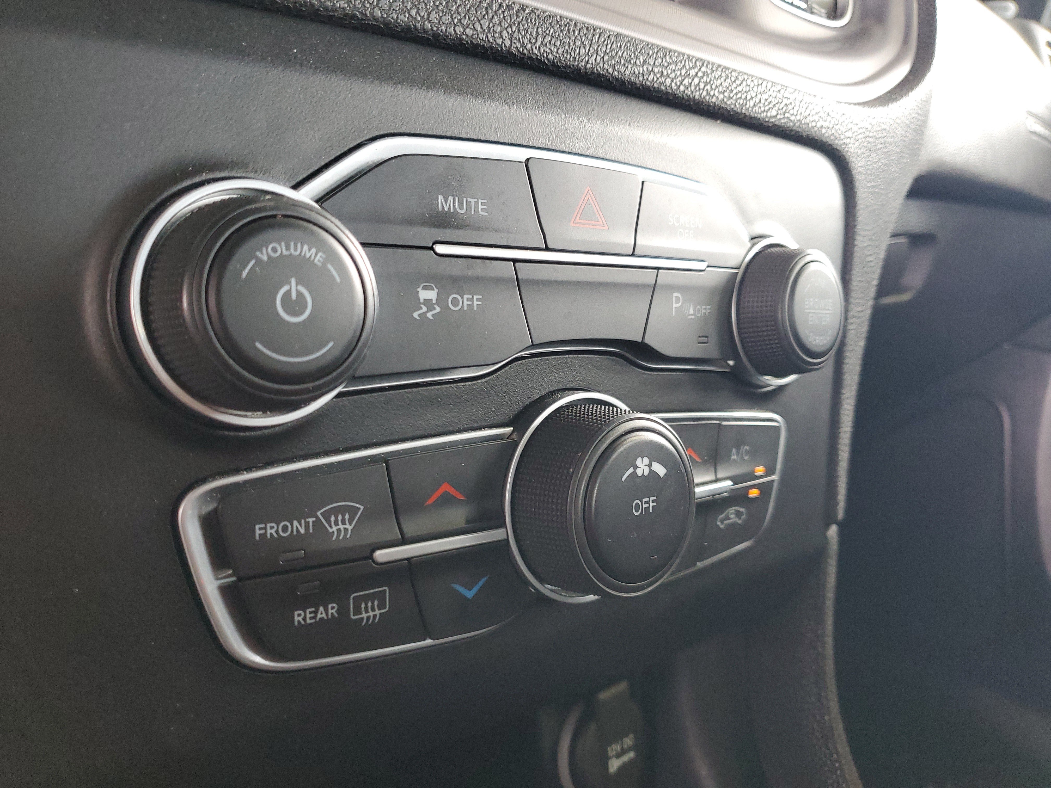 Certified 2023 Dodge Charger SXT RWD image 28