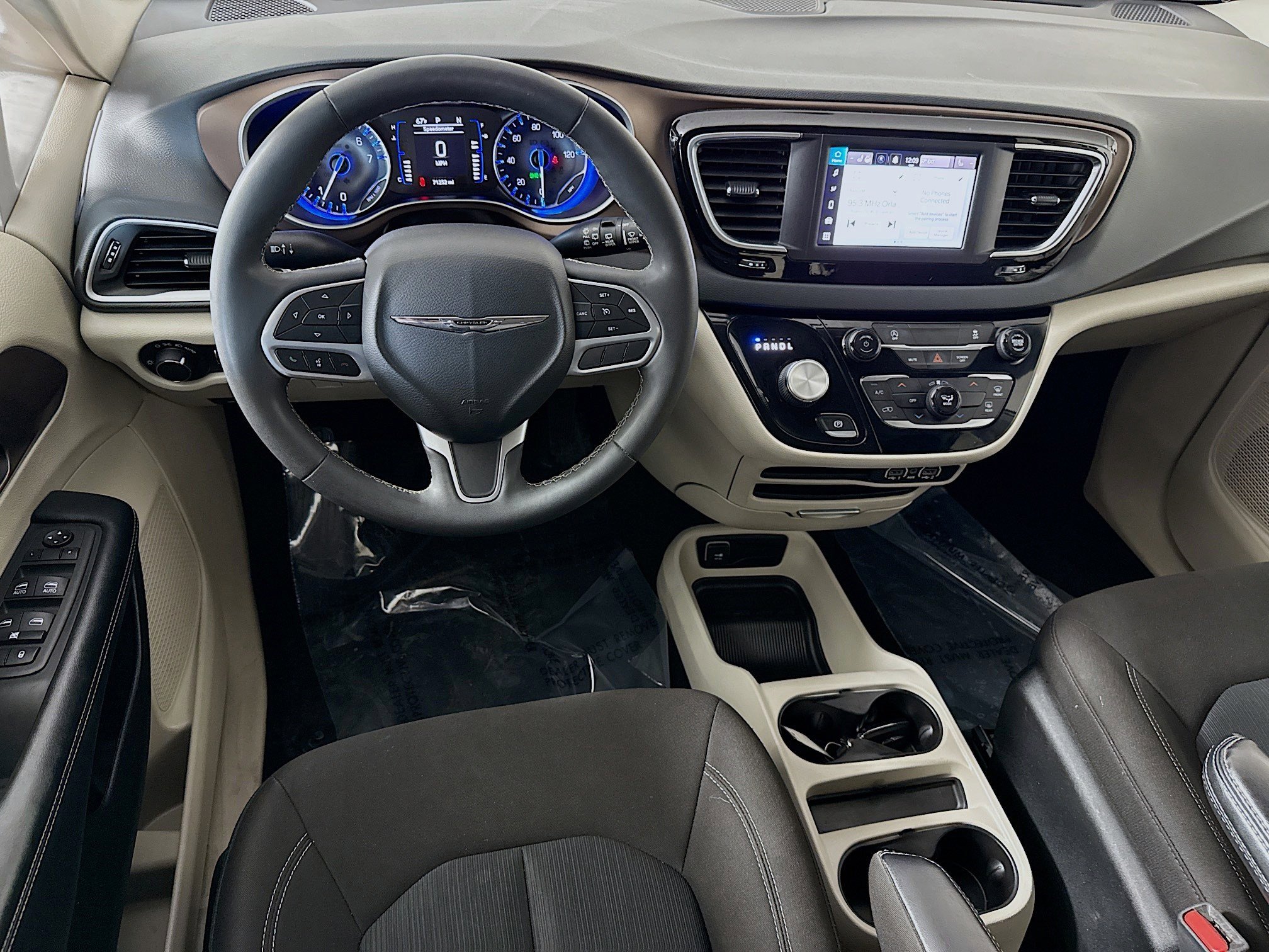 Used 2022 Chrysler Voyager LX FWD image 17