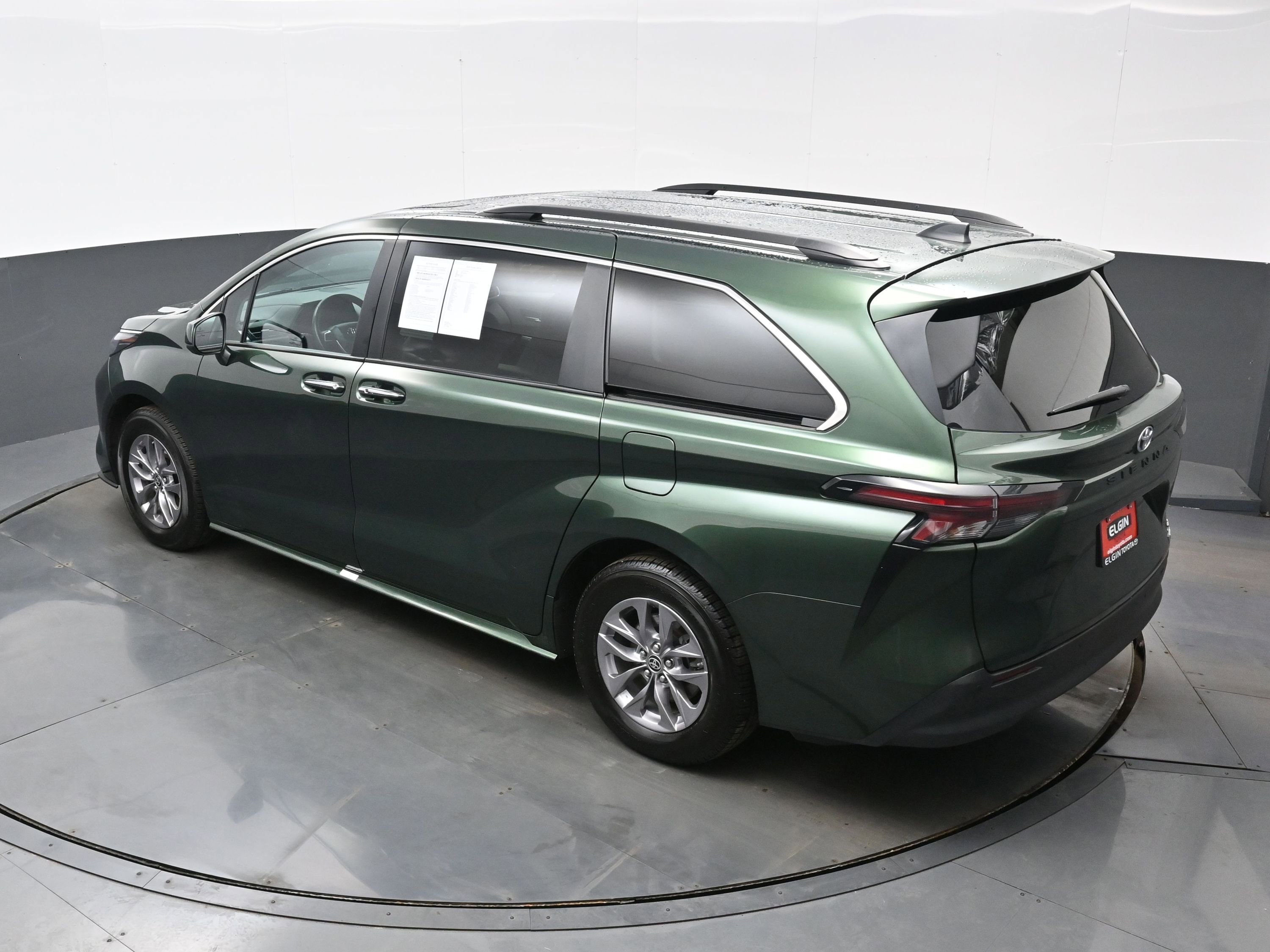 Used 2024 Toyota Sienna XLE image 40