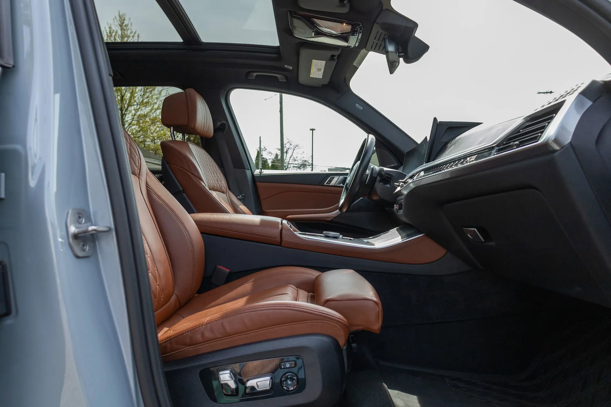 Used 2024 BMW X5 xDrive40i w/ M Sport Package image 57