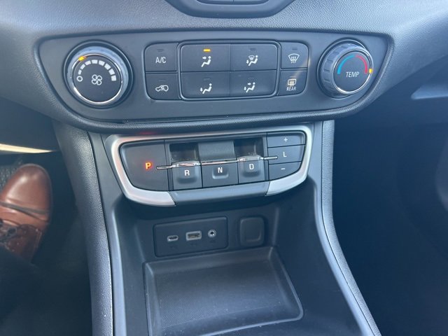 Used 2024 GMC Terrain SLE image 10