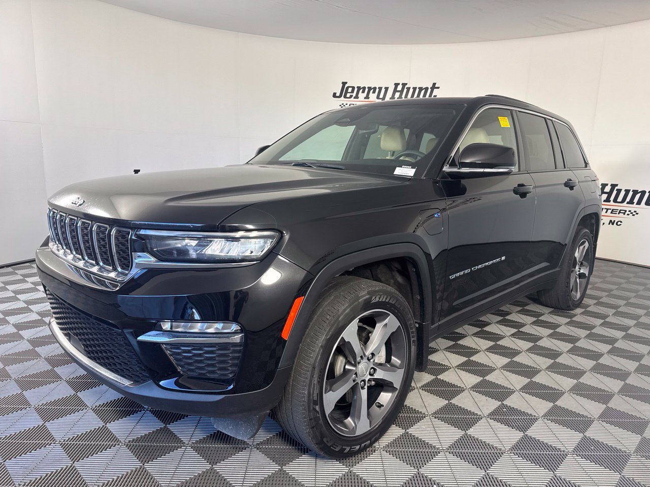 Used 2022 Jeep Grand Cherokee Limited 4xe w/ MOPAR Finishing Package AWD/4WD image 1