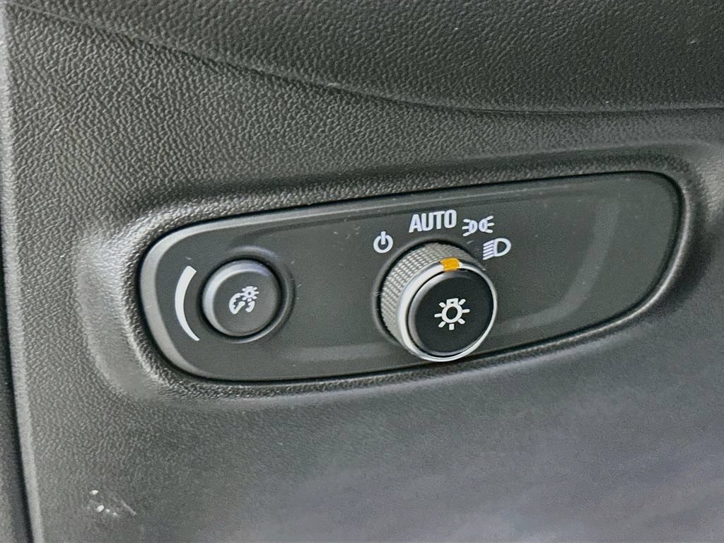 Used 2020 Chevrolet Equinox LT AWD/4WD image 16