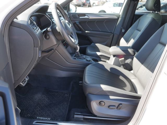Certified 2023 Volkswagen Tiguan SE R-Line image 13