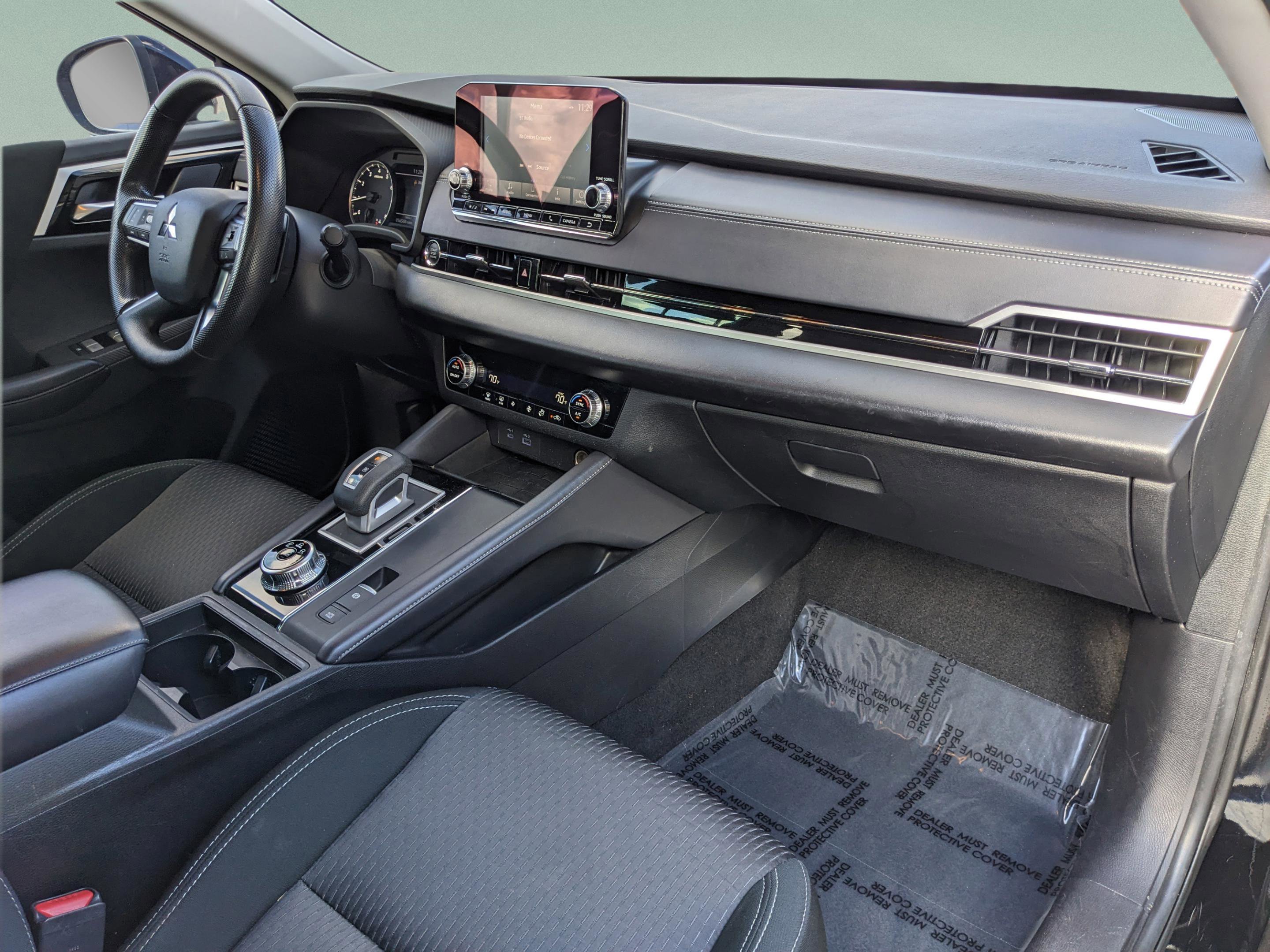 Used 2023 Mitsubishi Outlander ES image 10