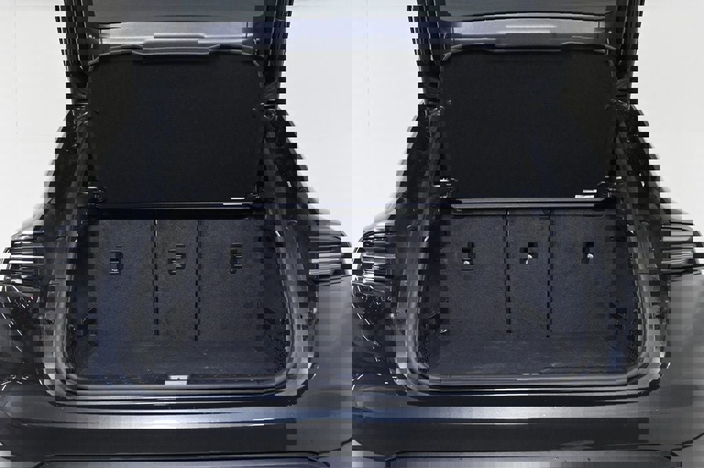 Certified 2025 Porsche Macan 4S Electric image 26