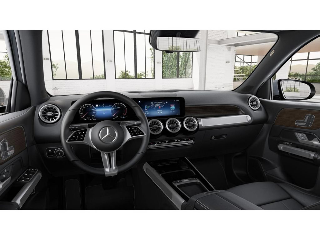 Used 2026 Mercedes-Benz GLB 250 image 3