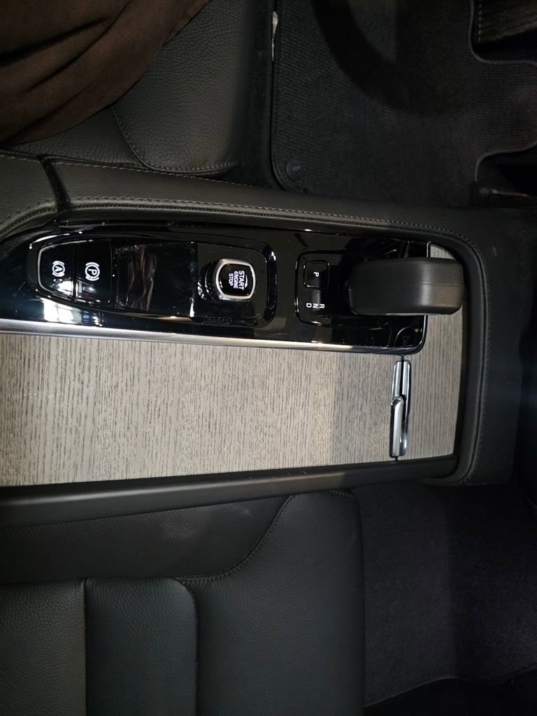 Certified 2025 Volvo V90 B6 Cross Country Plus AWD/4WD image 25
