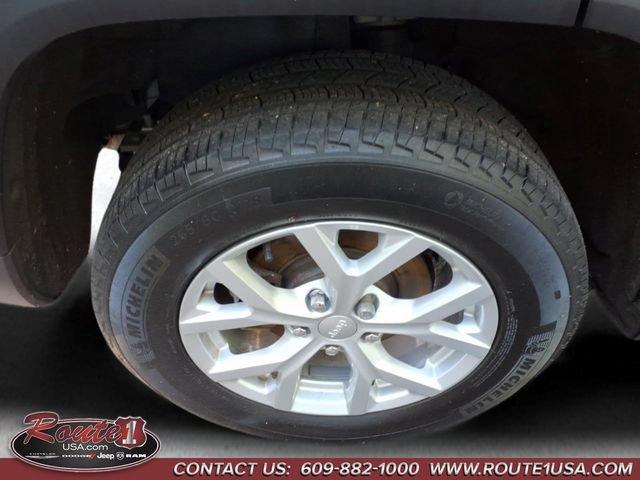 Used 2023 Jeep Grand Cherokee Limited AWD/4WD image 18