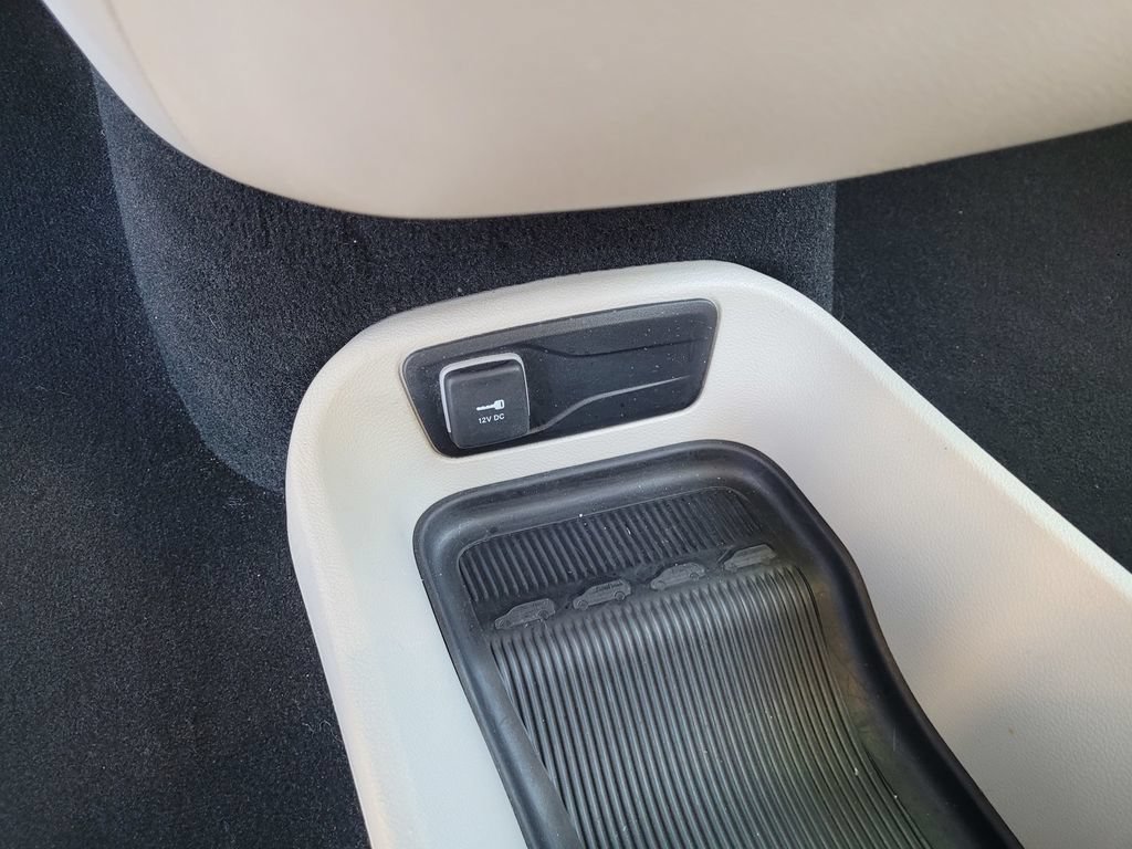 Used 2023 Chrysler Pacifica Touring-L FWD image 16