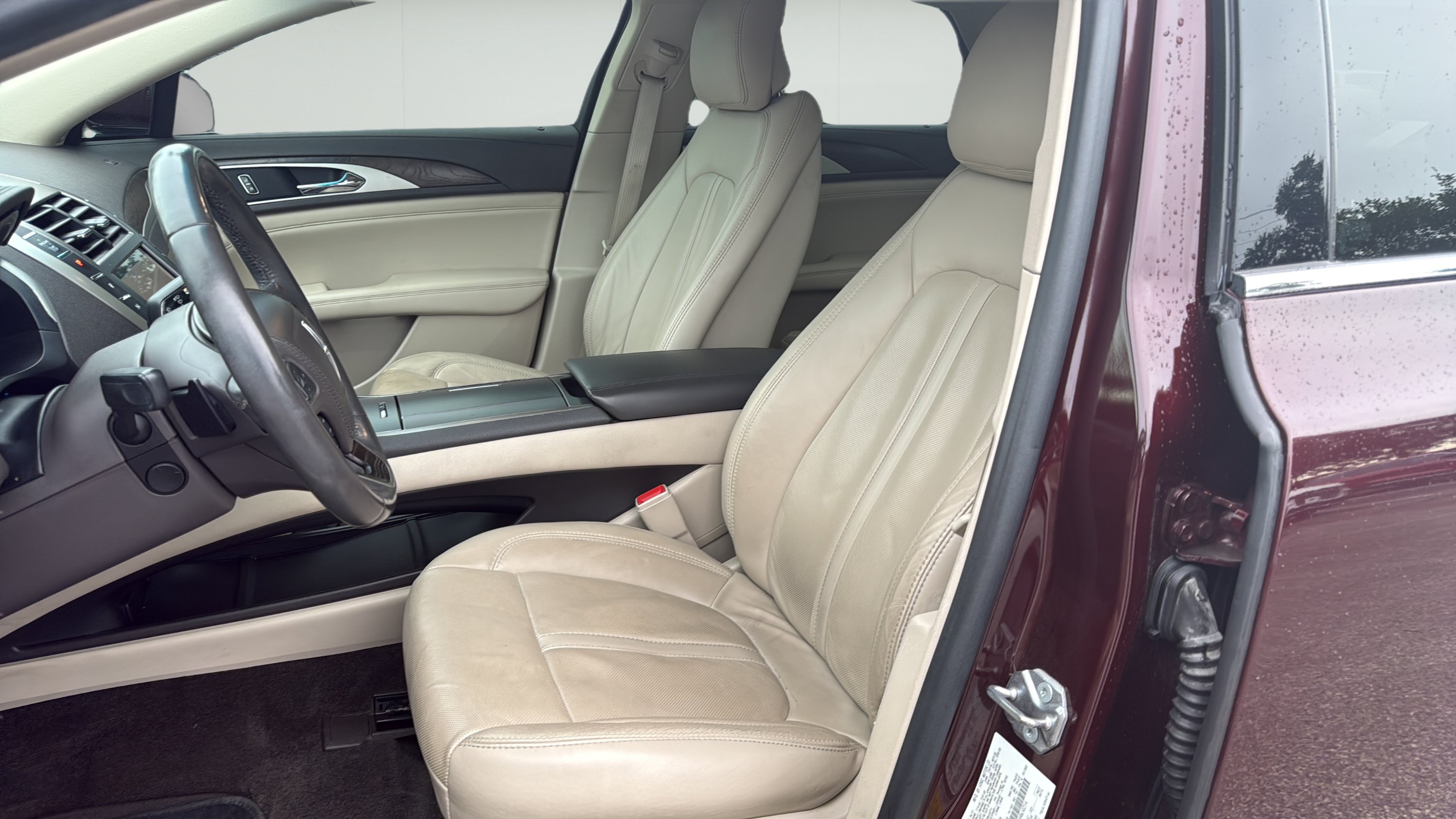 Used 2017 Lincoln MKZ Reserve FWD image 9