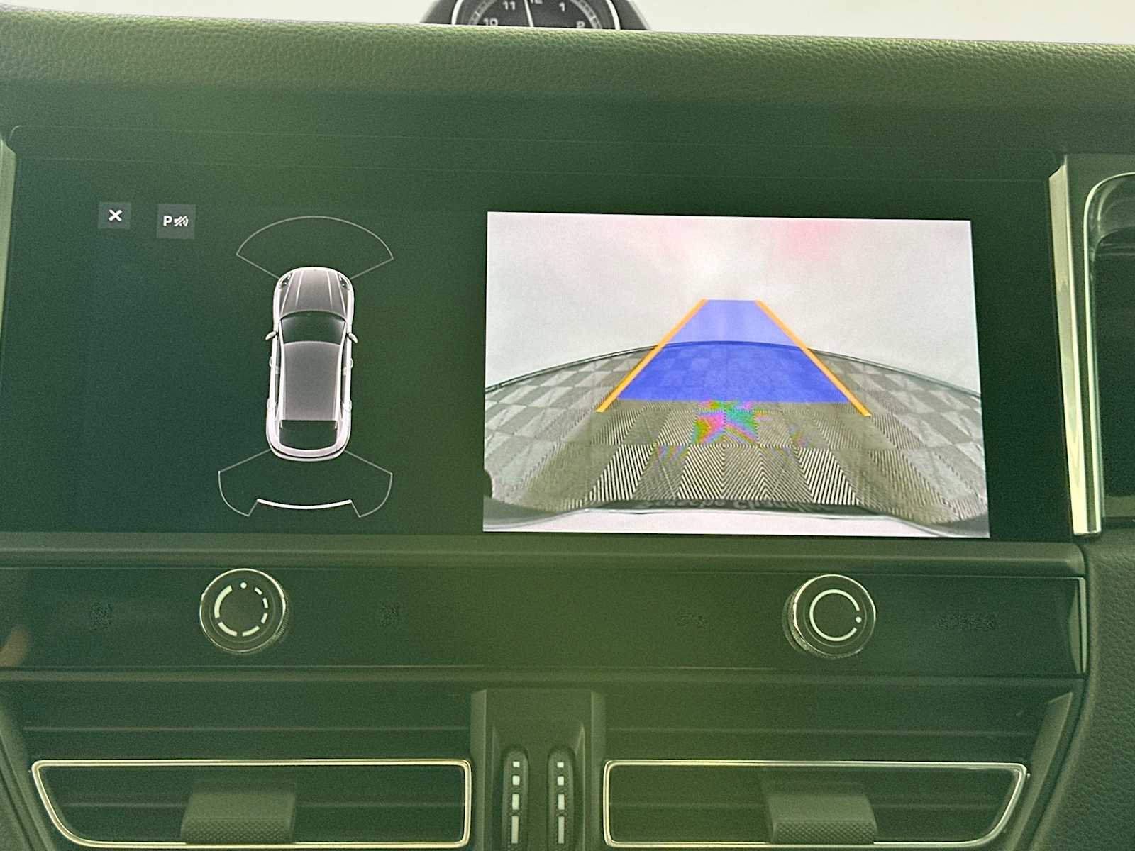 Certified 2025 Porsche Macan image 16