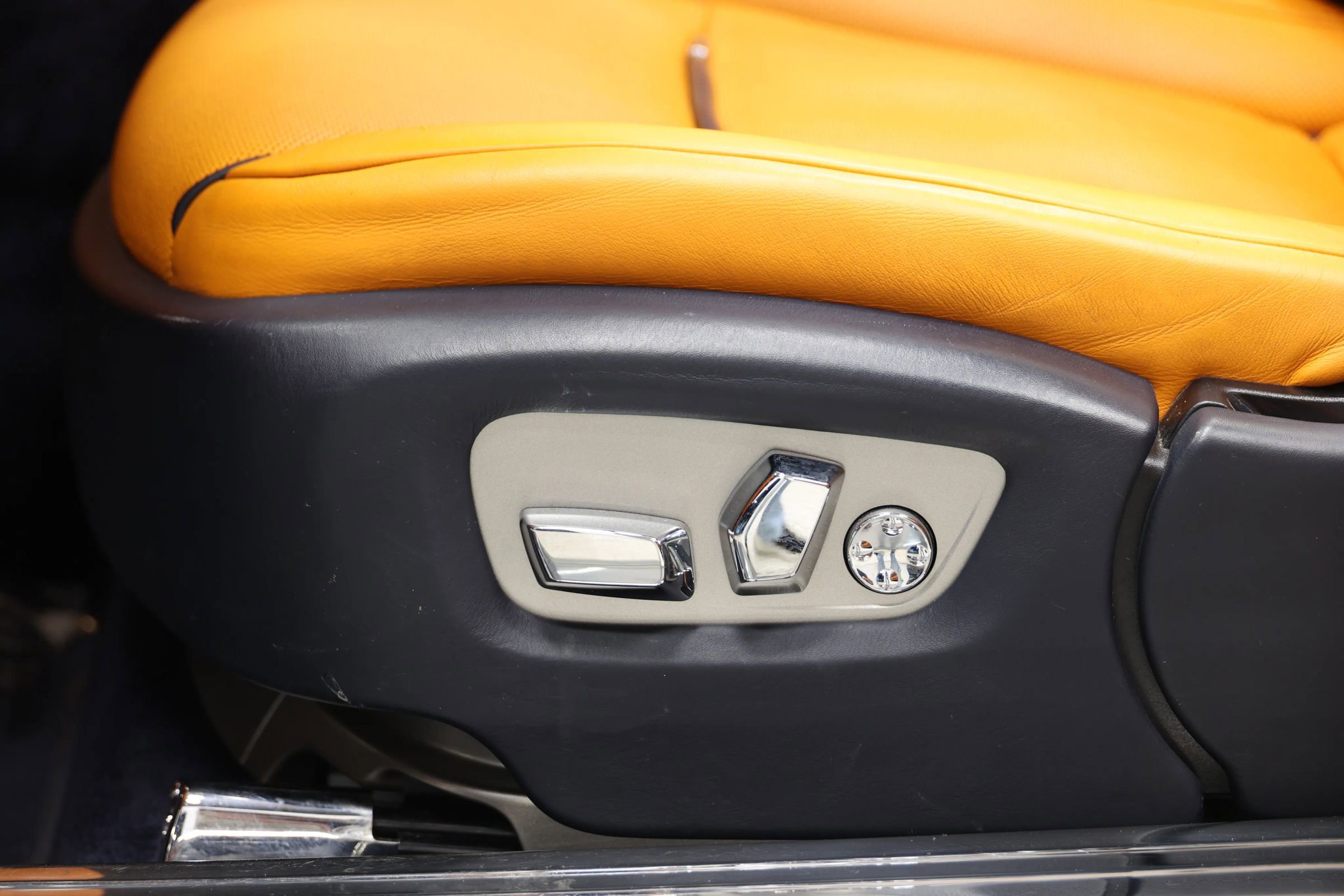 Used 2016 Rolls-Royce Dawn image 15