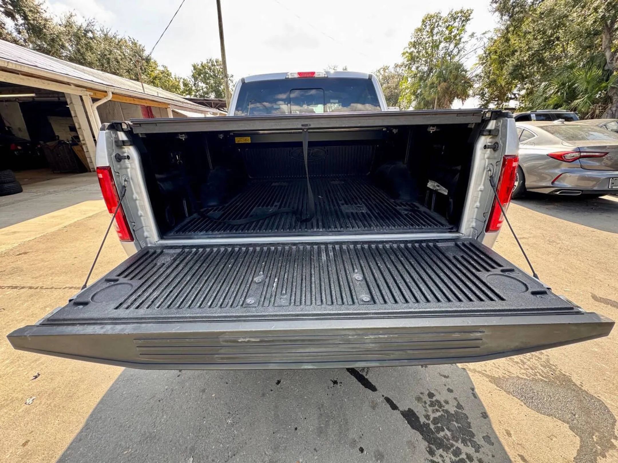 Used 2017 Ford F150 XLT w/ Equipment Group 302A Luxury image 19