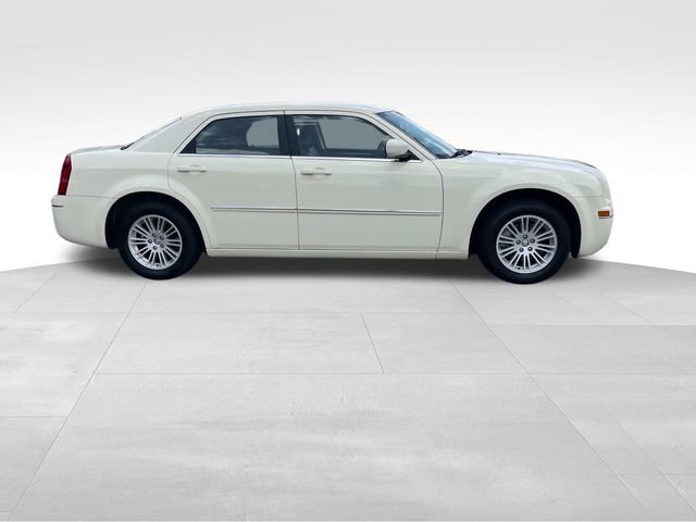 Used 2008 Chrysler 300 Touring w/ Comfort/Convenience Group RWD image 2