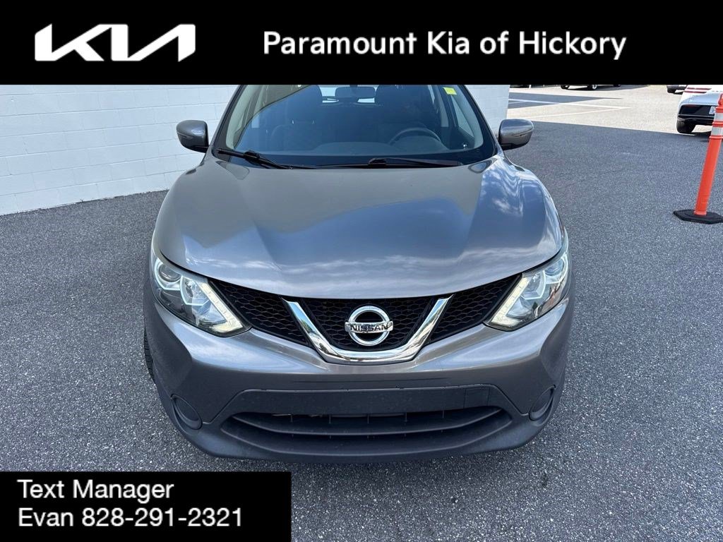 Used 2017 Nissan Rogue Sport SV FWD image 2