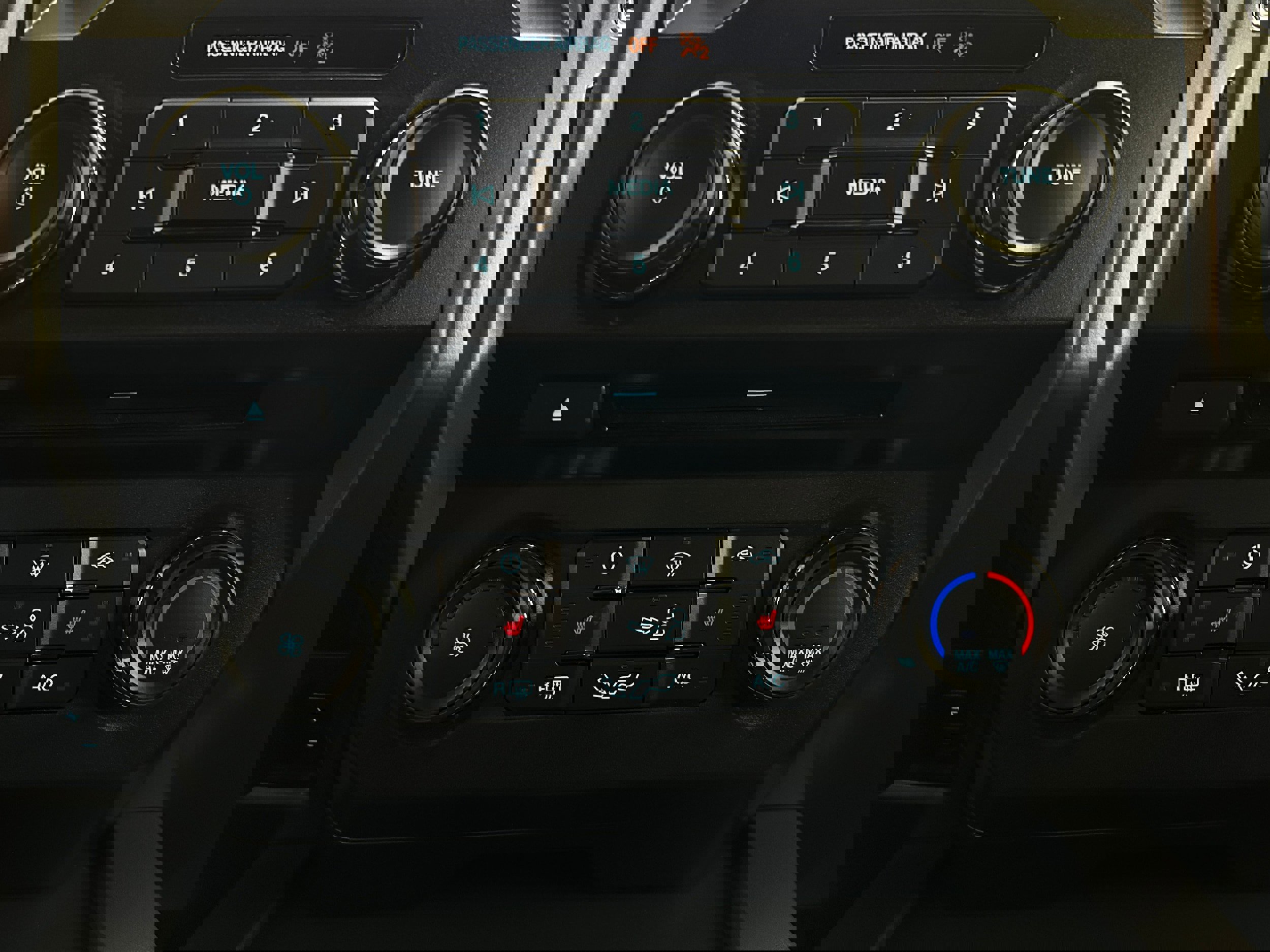 Used 2018 Ford F150 XLT w/ Equipment Group 302A Luxury image 9