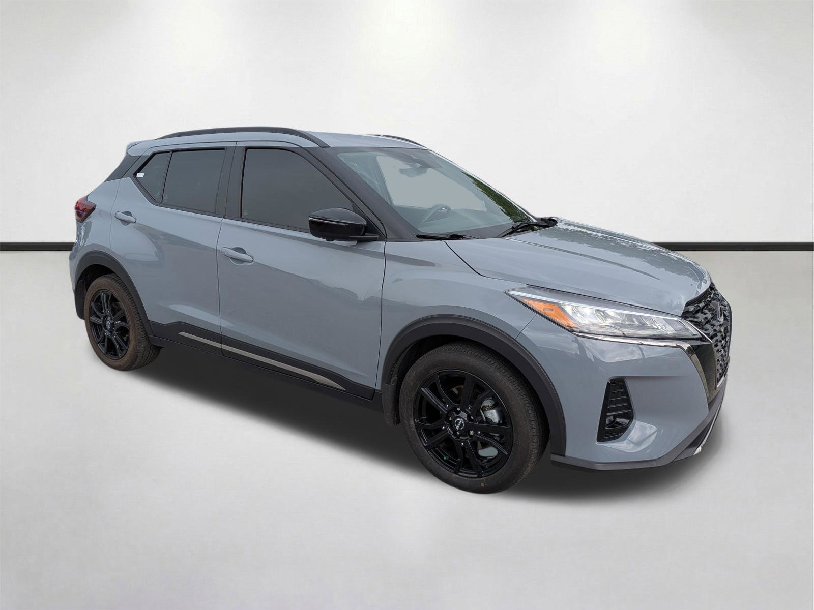 Used 2022 Nissan Kicks SR w/ Interior Electronics Package FWD image 1