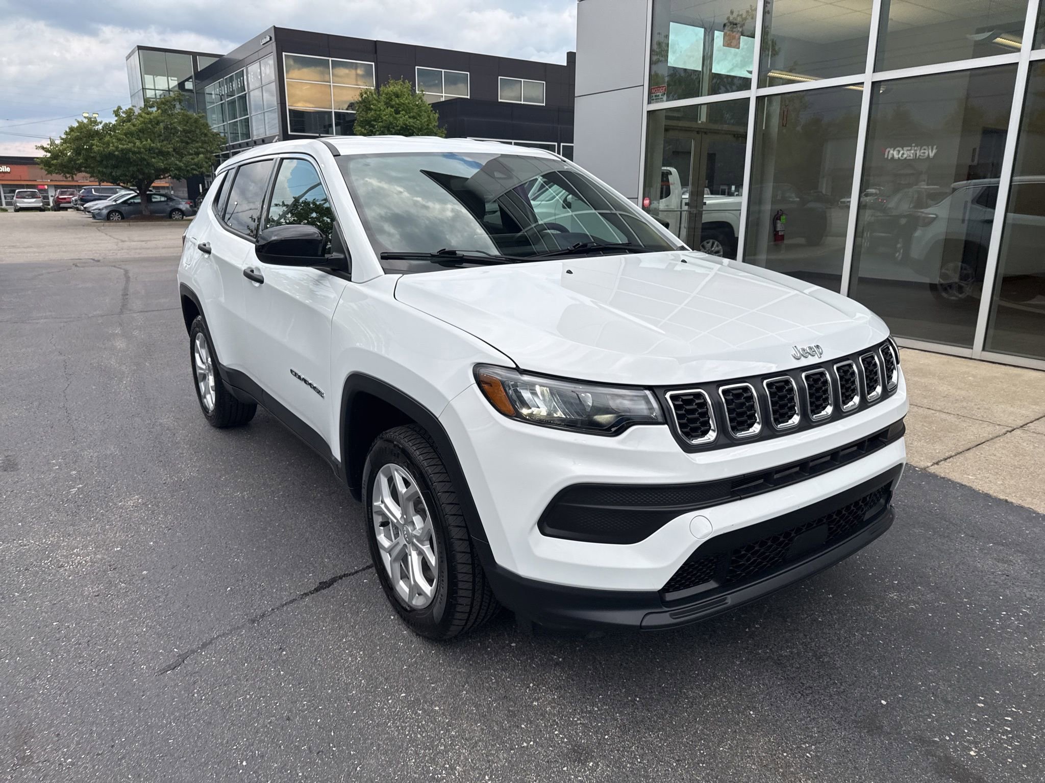 Used 2024 Jeep Compass Sport image 8