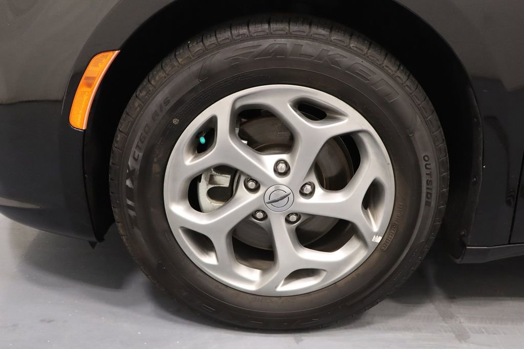 Used 2023 Chrysler Pacifica Limited image 25