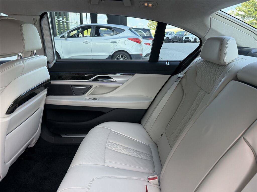 Used 2021 BMW 740i xDrive w/ Premium Package AWD/4WD image 15