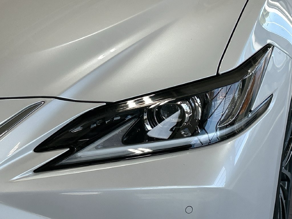 Used 2024 Lexus ES 300h w/ Premium Package FWD image 11