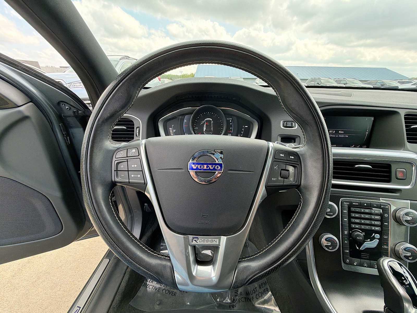 Used 2017 Volvo V60 T6 R-Design Platinum w/ Climate Package AWD/4WD image 20