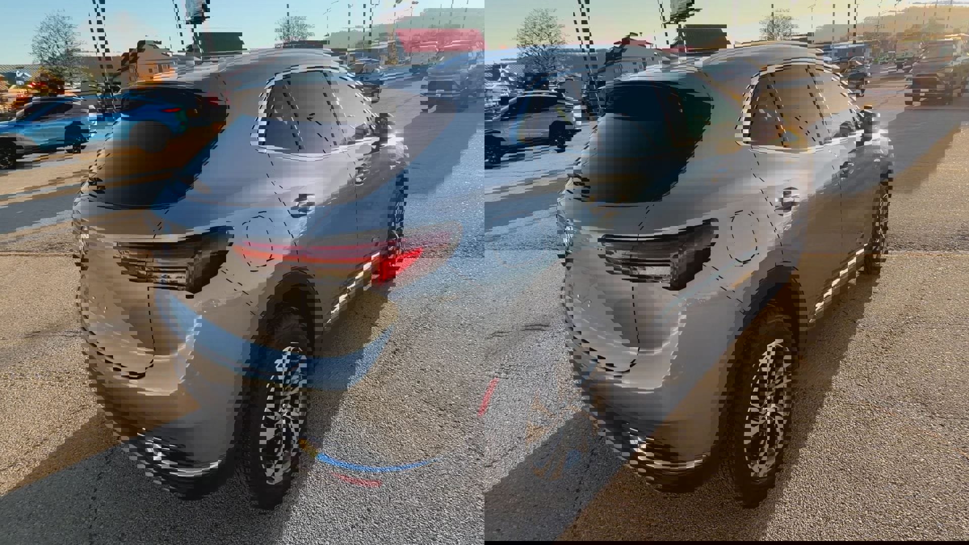 Used 2023 Buick Envision Essence image 8