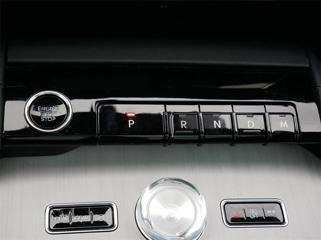 Used 2025 Lincoln Navigator Reserve w/ Jet Appearance Package image 24