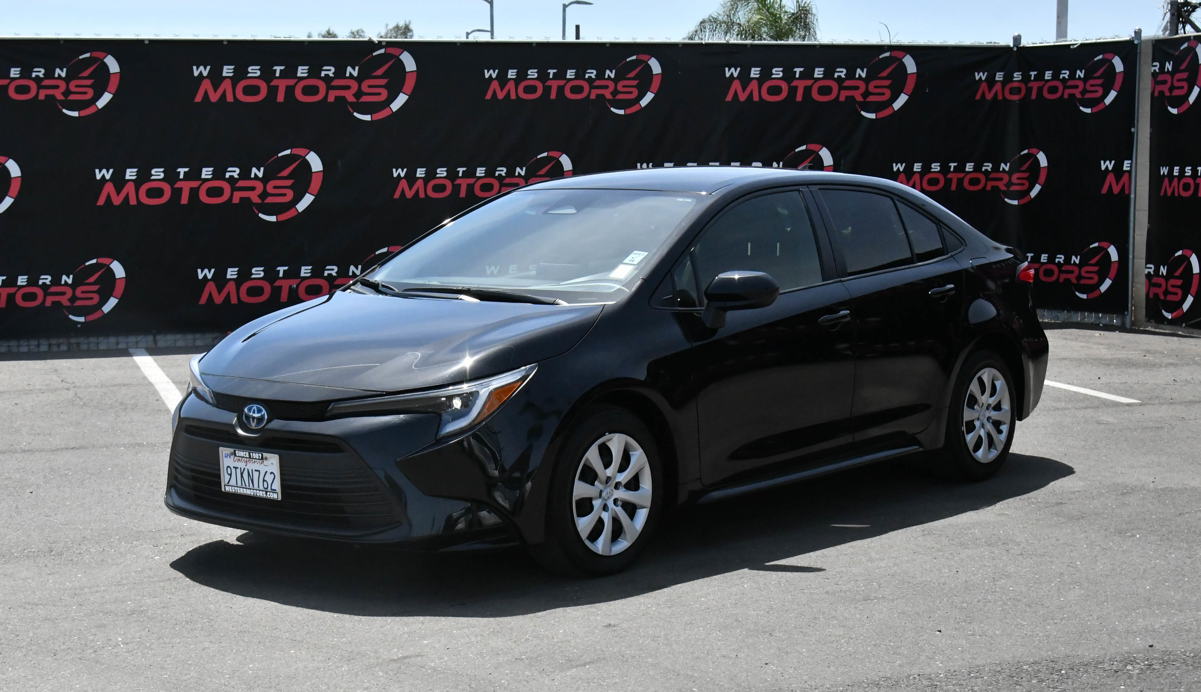 Used 2025 Toyota Corolla LE w/ Convenience Package FWD image 3