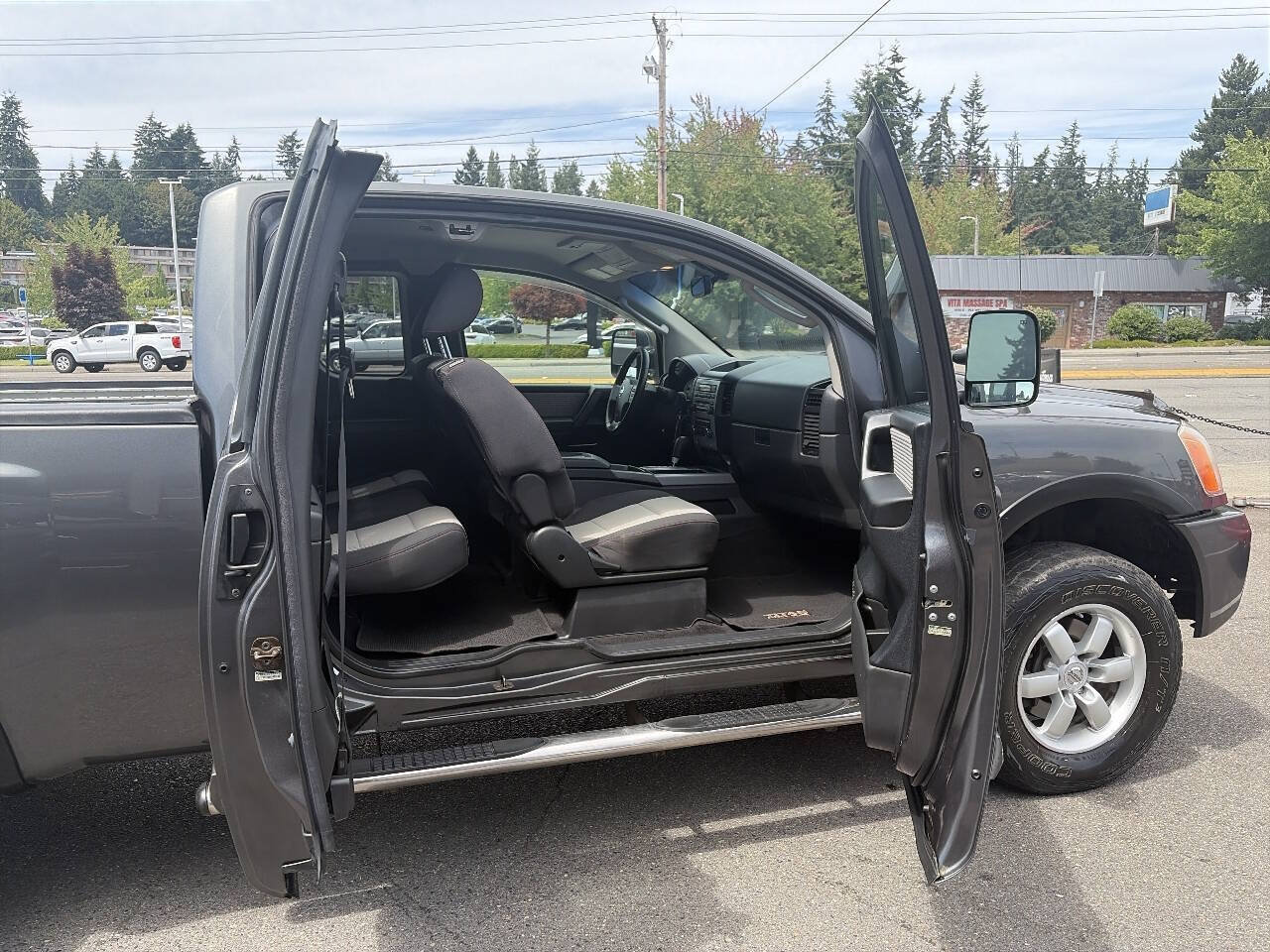 Used 2011 Nissan Titan PRO-4X AWD/4WD image 17