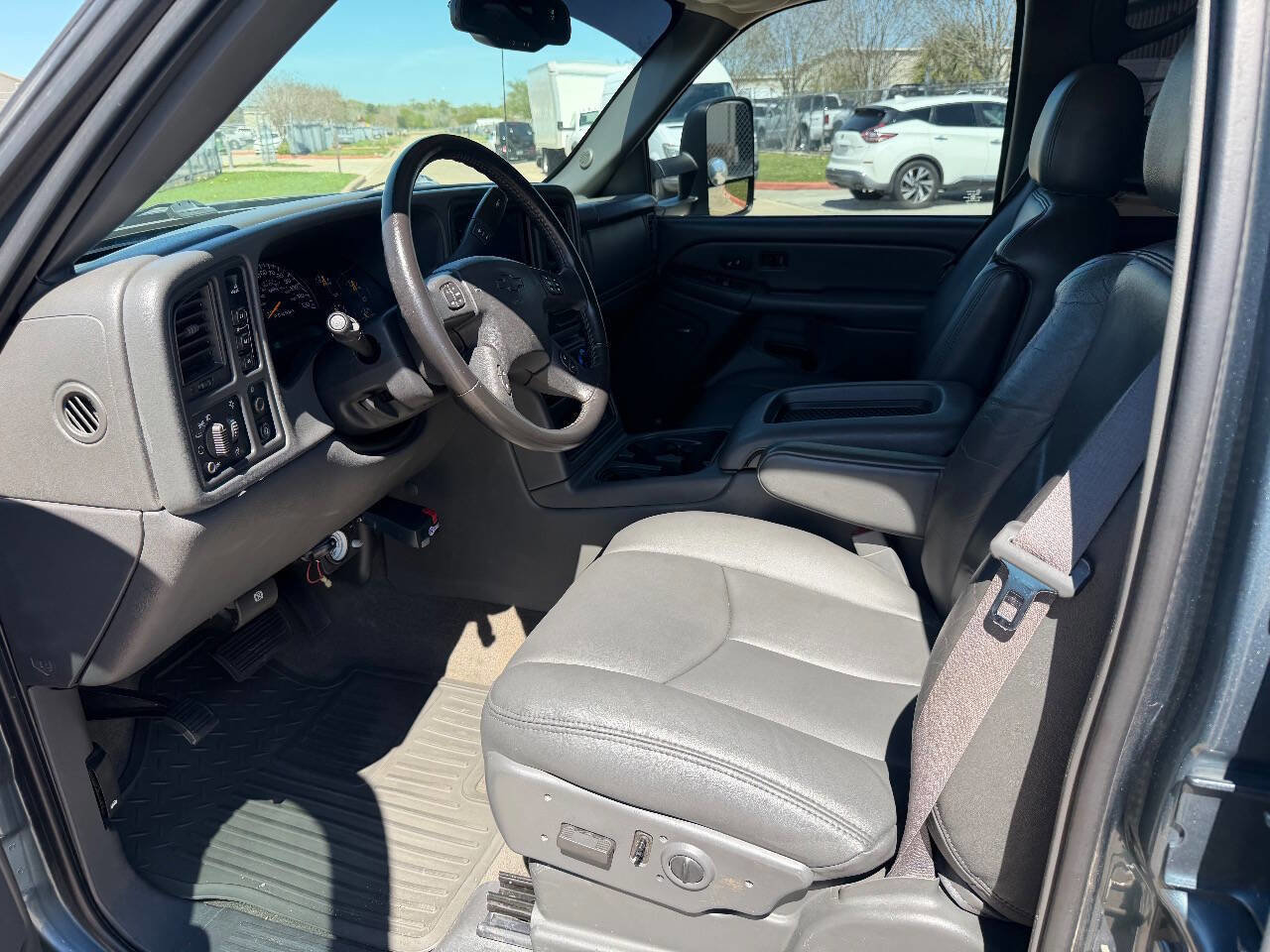 Used 2007 Chevrolet Silverado 2500 LT w/ Heavy-Duty Power Package image 57