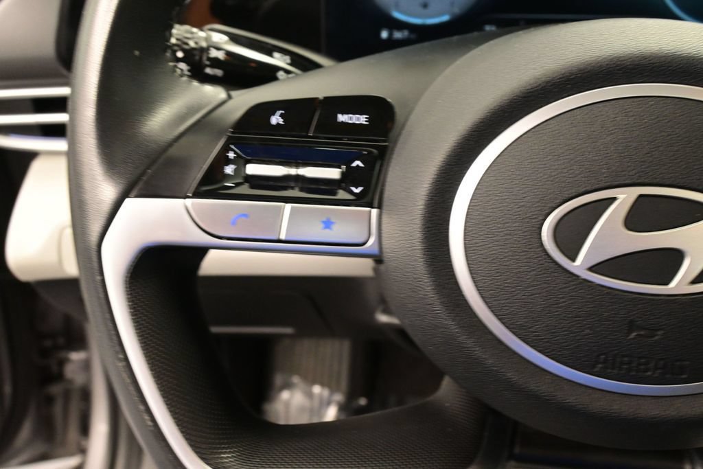 Used 2024 Hyundai Elantra Limited FWD image 38
