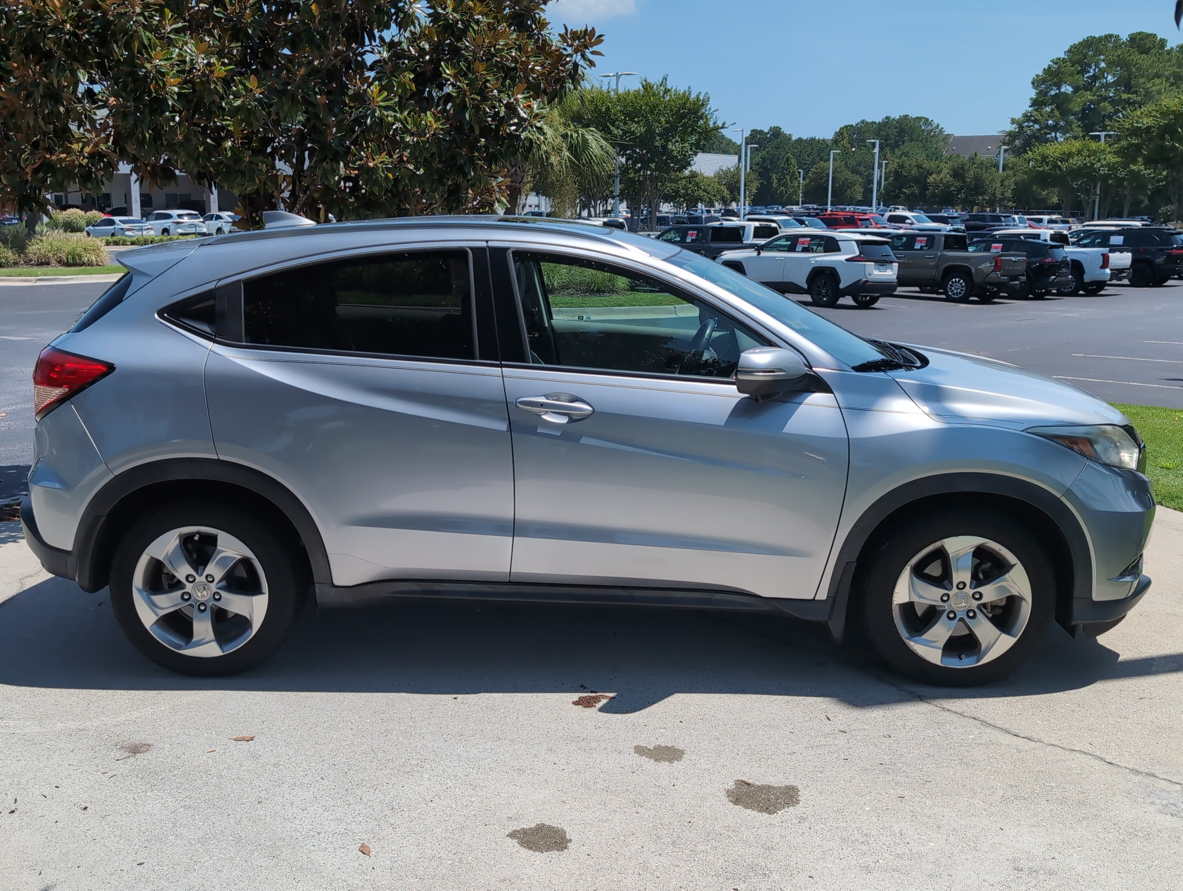 Used 2017 Honda HR-V EX-L image 11