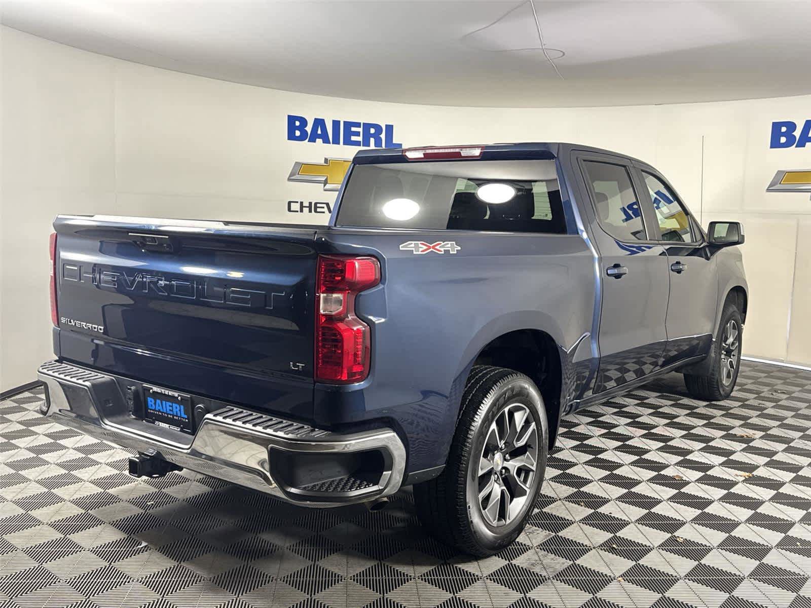 Used 2022 Chevrolet Silverado 1500 LT AWD/4WD image 5
