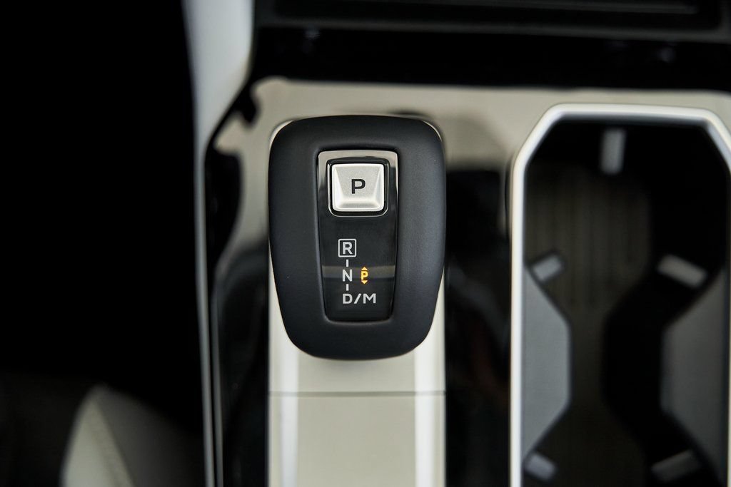 Used 2025 Mitsubishi Outlander SE FWD image 46