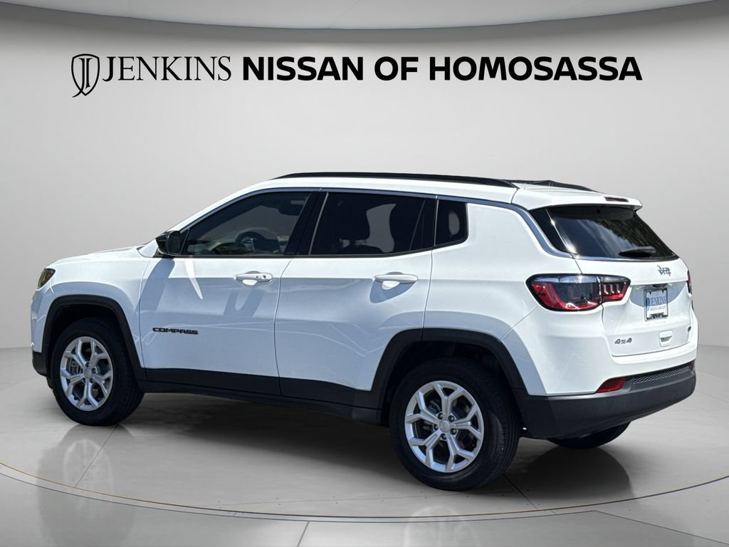 Used 2024 Jeep Compass Latitude AWD/4WD image 11
