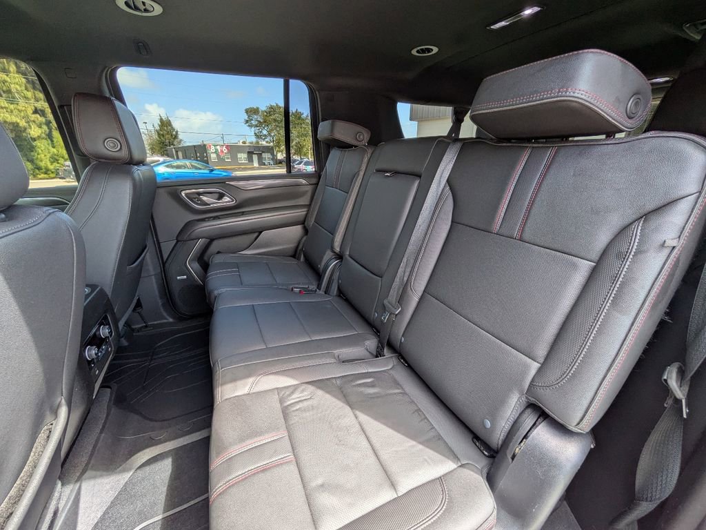 Used 2022 Chevrolet Suburban RST w/ Sport Performance Package image 15