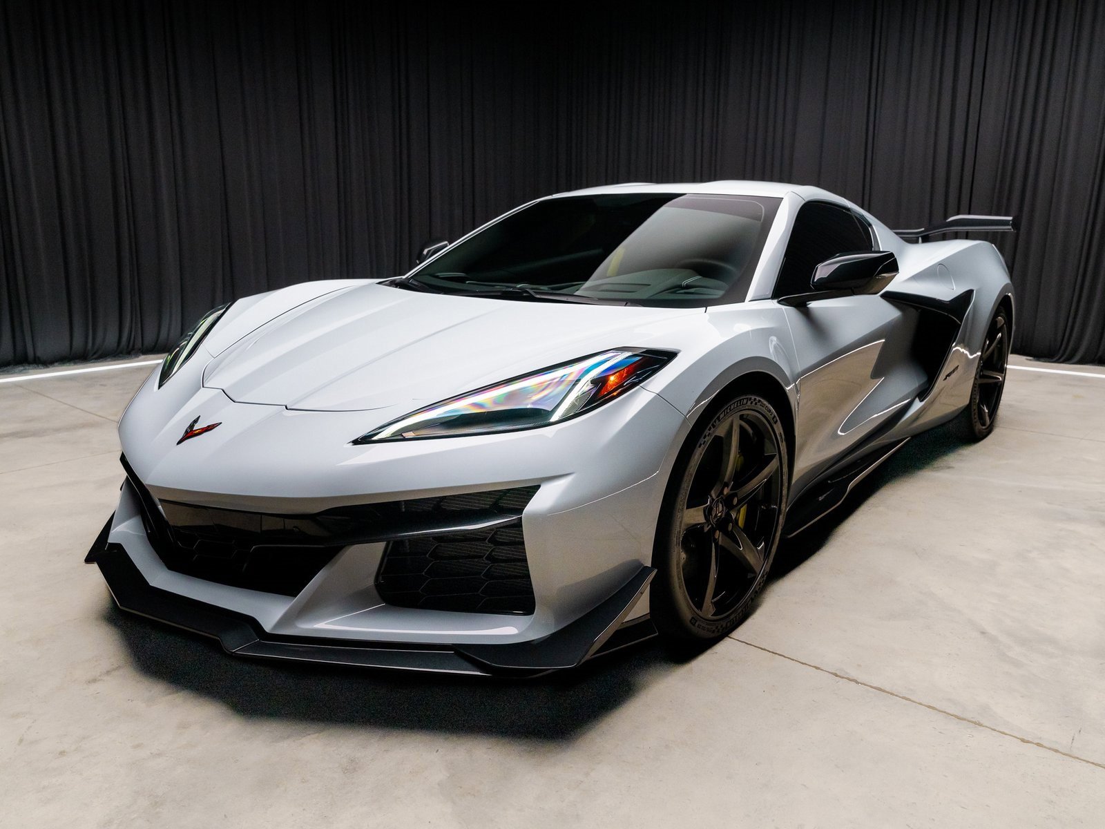Used 2023 Chevrolet Corvette Z06 w/ Z07 Performance Package image 9