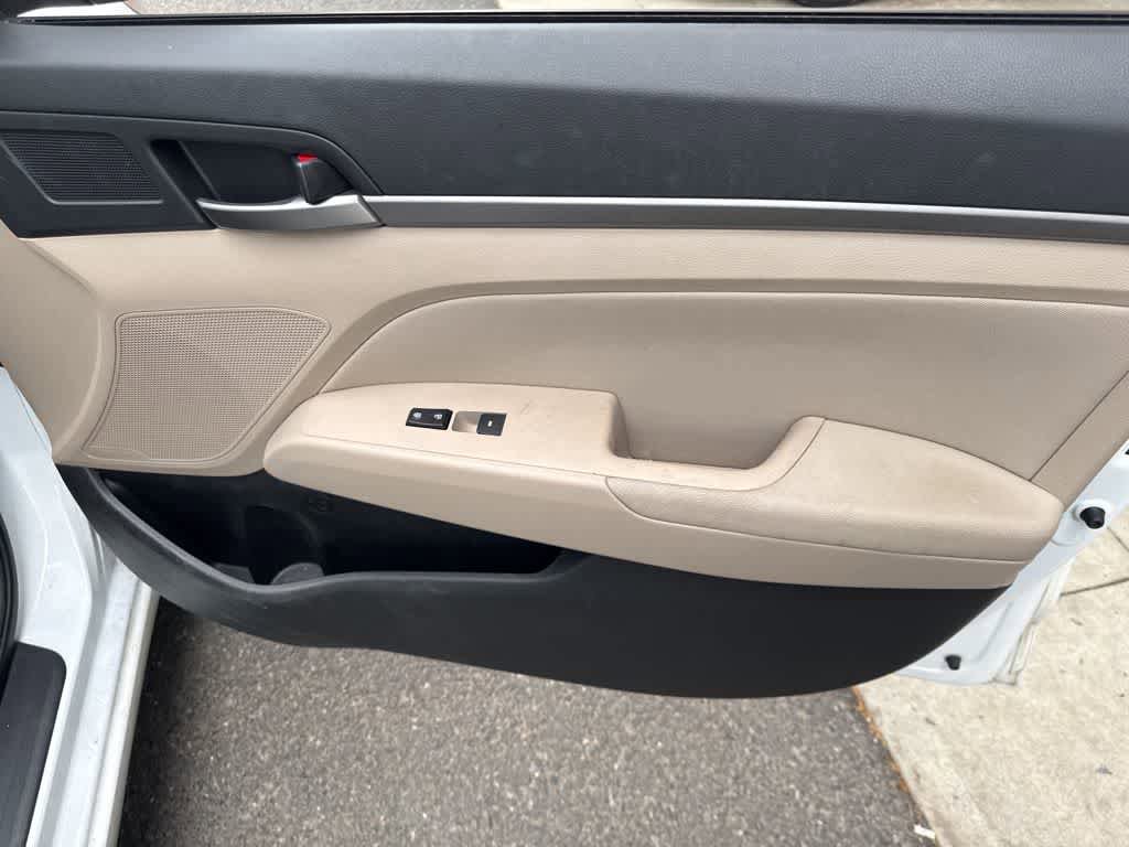 Used 2018 Hyundai Elantra Value Edition FWD image 16