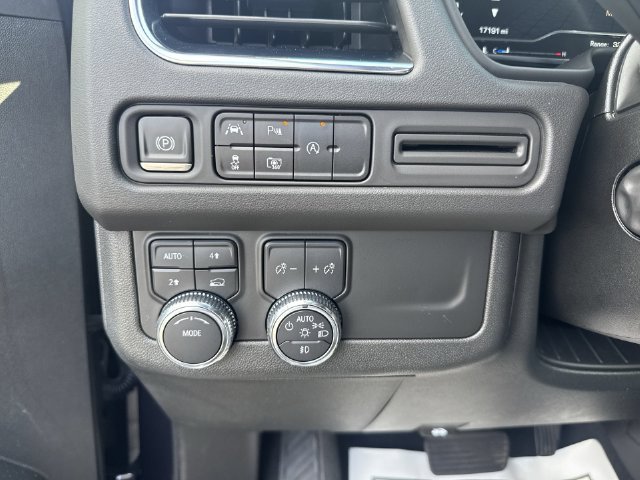 Certified 2023 GMC Yukon SLT w/ SLT Premium Package AWD/4WD image 18
