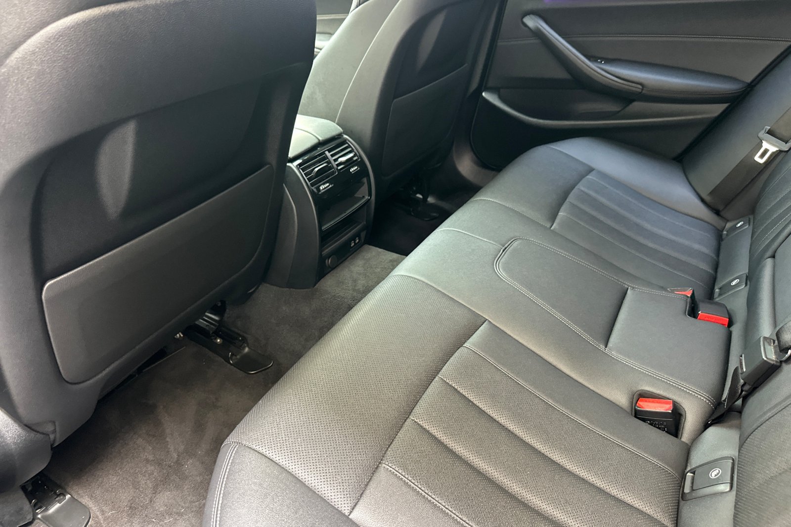 Used 2021 BMW 530i w/ Convenience Package RWD image 12